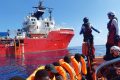 La Ocean Viking sbarca a Pozzallo con 274 migranti a bordo Scatta la quarantena, ma non fermano gli arrivi
