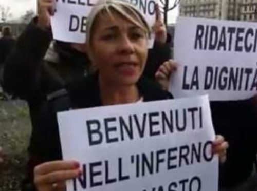 De Magistris contestato a Napoli: “Qui troppi migranti abbandonati”