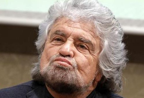 Dopo un mese torna il comico  La pagliacciata di Grillo: “Ora reddito universale a tutti, miliardari e poveri”