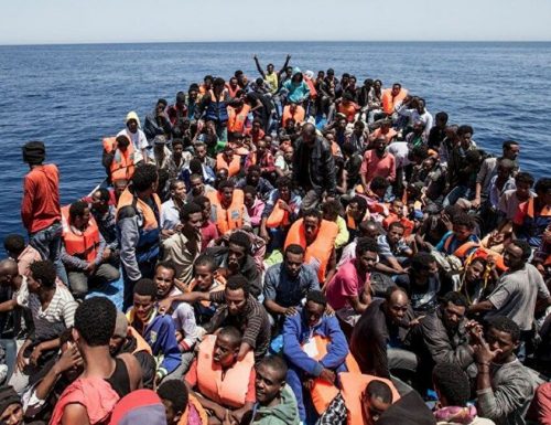 Oltre 650mila immigrati pronti a sbarcare in Italia: la sanatoria della Bellanova rischia di far scoppiare le coste italiane