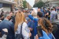 I sogni della sindaca Raggi si fermano a Ostia: contestata di brutto dai commercianti [Video]