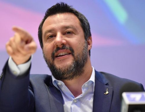 Coronavirus, Berlusconi chiede di collaborare con Conte, ma Salvini lo gela: “Chiediamo conto alla Cina, ma nel governo ci sono amici e interessi da quelle parti” Sì riferisce a Beppe Grillo e 5 Stelle?