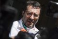 Salvini: "Pd e Iv si divertono in motoscafo al largo di Ischia. Loro in gita, agli italiani gli immigrati"