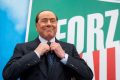A Berlusconi il caldo è andato alla testa. E al Pd, dice: "Se ci sono le condizioni per un’altra maggioranza le valutiamo. Senza il M5S". Ma anche senza PD. L'unica via sono le urne!