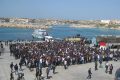 Lampedusa è scoppiata, altri 1500 migranti. Il sindaco: "Conte è sparito, farò una protesta clamorosa"