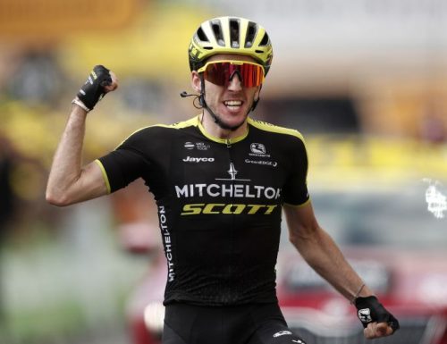Il coronavirus tocca anche il Giro d’Italia, Simon Yates, positivo. Dopo la Parigi Roubaix, anche la Corsa Rosa rischia la sospensione