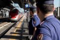 Aggressione violenta sull’intecity: immigrato colpisce  capotreno e carabinieri mandandoli in ospedale