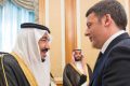 Renzi incontra il  Riad a Fiumicino col jet privato: rincorre il “rinascimento” arabo ma disobbedisce alle disposizioni Covid