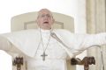 Crisi economica  in Vaticano. Papa Francesco taglia  stipendi e blocca gli scatti di anzianità a cardinali e religiosi