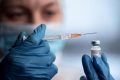 AstraZeneca, sale la tensione tra i vaccinati: morto un insegnante a Bologna, grave una prof di 37 anni a Gela