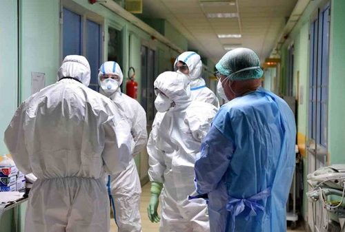 Medici sul piede di guerra: vogliono lo scudo penale, temono conseguenze in caso di morti dopo il vaccino