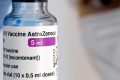Vaccino AstraZeneca, altri due casi di trombosi: "Un'insegnante 32enne è in coma per  emorragia cerebrale". Italia sotto choc
