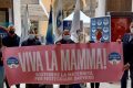 "Viva la Mamma", Festa della mamma, Fratelli d'Italia in piazza con 10 proposte: "vogliamo il welfare di prossimità"