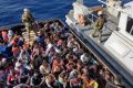 Boom di sbarchi a Lampedusa: in poche ore altri 683 migranti. E la Ocean Viking punta su Augusta. Contagi fuori controllo