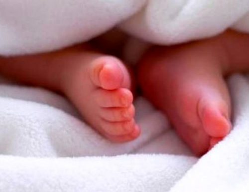 Napoli, la triste storia della neonata morta subito dopo il parto al Policlinico: la mamma non era vaccinata ed era in terapia intensiva