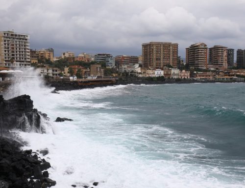Sicilia colpita duramente dall’Uragano Apollo: le onde superano i 4 metri