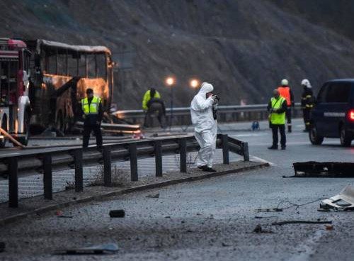 Choc in Bulgaria, tragico incidente: un bus  si schianta e prende fuoco: 46 morti tra cui 12 bambini