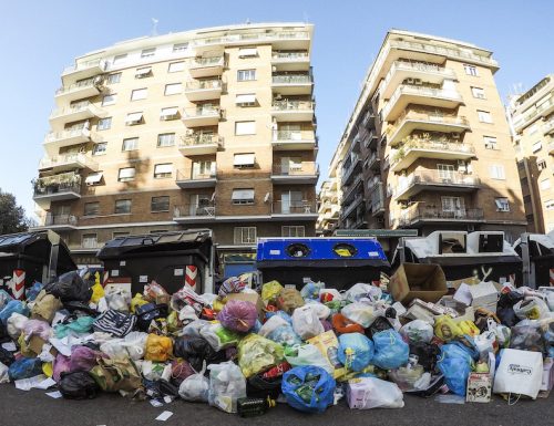 Legambiente a valanga contro  Gualtieri: “l’Ama non può gestire i rifiuti di Roma. La colpa è del centrosinistra”