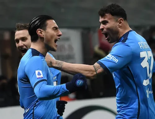 Il Napoli fa lo sgambetto al Milan e favorisce  l’Inter