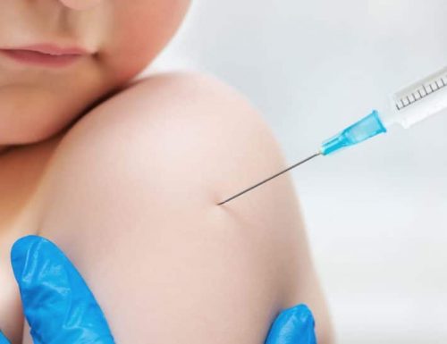 Vaccino ai bambini, l’opinione di Bassetti: “Se avessi un figlio tra i 5 e gli 11 anni lo farei. Anche i piccoli sono a rischio”