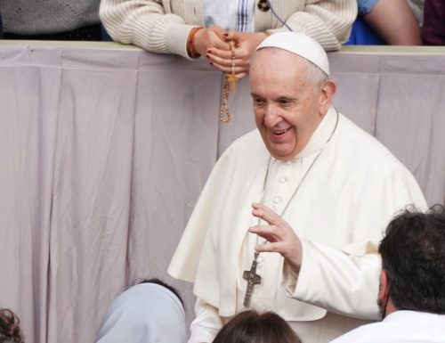 Ddl Zan? Papa Bergoglio invoca la famiglia tradizionale (padre, madre e figli) e diventa subito un “Ptriota”