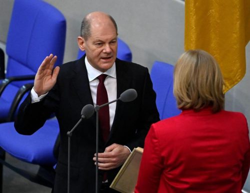 Olaf Scholz è il nuovo cancelliere tedesco: ecco il giuramento (Video)