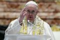 Papa Francesco parla di famiglia, ruolo genitoriale e figli gay, e tuona ai genitori: “Mai condannare o abbandonare un figlio” (Video)