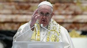 Papa Francesco parla di famiglia, ruolo genitoriale e figli gay, e tuona ai genitori: “Mai condannare o abbandonare un figlio” (Video)