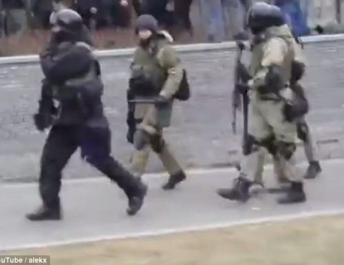 Quattrocento mercenari violenti e pronti a tutto al soldo del Cremlino sbarcati a Kiev per uccidere Zelensky. Lo rivela il Times