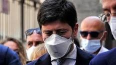 Il ministro Speranza esce allo scoperto e getta panico sugli italiani: “Teniamo green pass e mascherine. Quarta dose per tutti dopo l’estate”