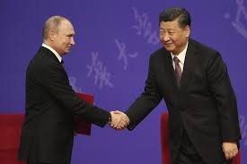 La Cina si schiera con Putin e boccia le sanzioni contro Mosca: “non sono mai servite a nulla. La colpa è degli Usa”