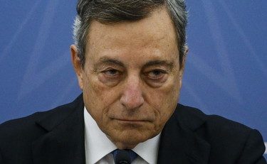 Draghi ci porta dolce dolce verso l’amaro, alla  guerra: “Sì ai razionamenti se la situazione in Ucraina peggiora”
