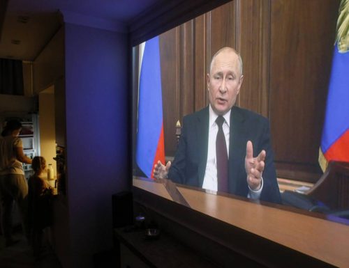 Sanzioni a Mosca? Putin ai Paesi “ostili”: “La Russia continua ad esportare petrolio e gas. Le sanzioni sono illegittime”
