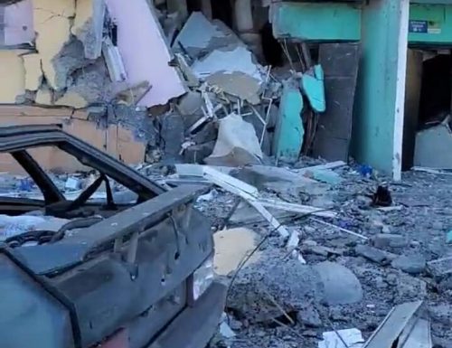 [Esclusiva] Inviato ith24 a Mariupol, riprende il quartiere sud dopo i bombardamenti. La situazione è delle peggiori (Video)