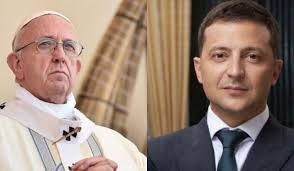 Papa Francesco chiama Zelensky risponde: “Prego per voi”. Il premier lo invita a Kiev: “È l’ospite più atteso”