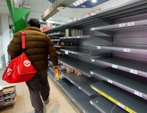 Confcommercio lancia l’allarme: “La crisi durerà”. E 8 italiani su 10 tagliano ristoranti e abbigliamento