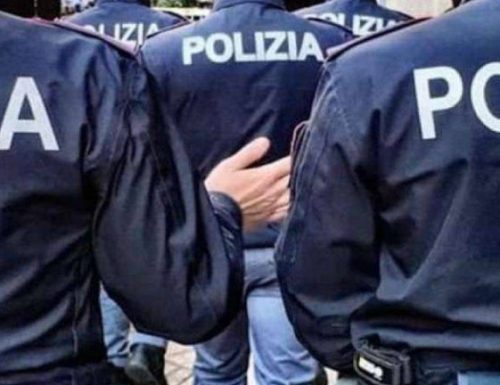 Poliziotti suicidi, il report italiano preoccupa: 12 morti l’anno, lo stress le cause principali
