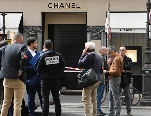 Mega rapina da Chanel nel centro di Parigi: scene da film dell’azione (Video)