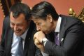 Tra Conte e Salvini è un “inciuciamore”, Draghi e Letta temono il trappolone: “Il governo va avanti”