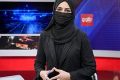 Il regime talebano impone nuovamente il velo in tv. Fallita l'impresa della Nato, fallita la sfida delle donne