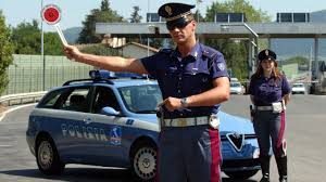 Il caso a Foggia, usava l’auto di servizio per sé e ‘aggiustava’ le multe. Finisce in manette un funzionario di polizia