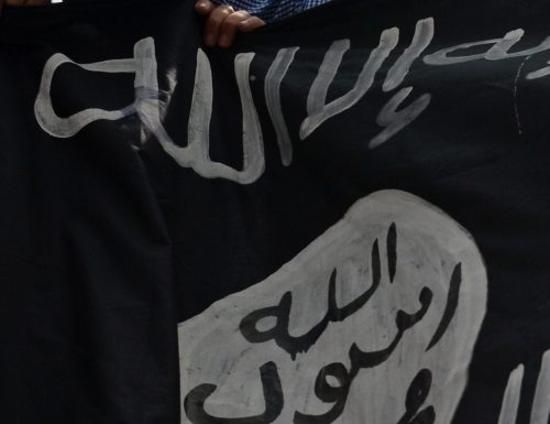 Terrorismo, l’Fbi avverte l’Italia: sul dark web stanno scaricando manuali di combattimento dell’Isis. 29 persone indagate per aver creato falsi ‘Nick”