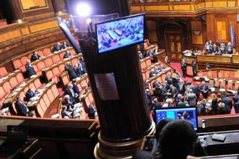 L’ex Ilva manda in tilt la maggioranza: il Pd vota contro il governo per continuare l’inciucio  col M5S a Taranto