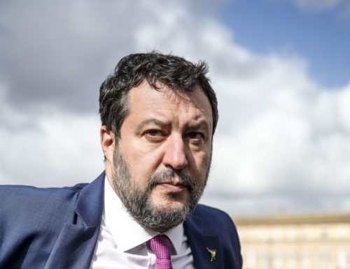 Sindaci, Salvini fa la donna offesa: “I passi indietro li fa la Lega e altri dicono di voler correre da soli”