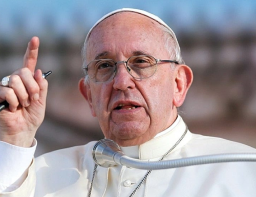 Utero in affitto, l’appello di Papa Francesco: “È una pratica inumana, donne sfruttate e bambini come merce.di scambio”