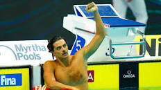 Nuoto, l’Italia che ci piace ci fa sognare: tre ori e un bronzo. E Ceccon segna il nuovo record mondiale nei 100 dorso