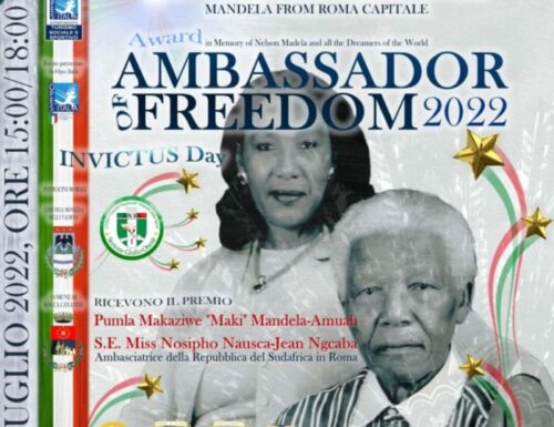 Il Col. Carlo Calcagni dona il suo libro alla figlia di Nelson Mandela. E a ith24: “Noi siamo nati per testimoniare la parola di Dio”