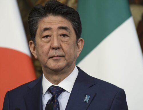 Mondo sotto choc per l’omicidio di Shinzo Abe, il premier visionario che cambiò il Giappone
