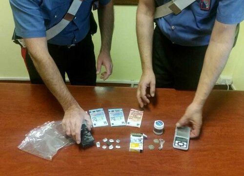 Usavano la playstation per spacciare droga, coinvolti studentesse universitarie e ragazzini: 13 arresti a Bari