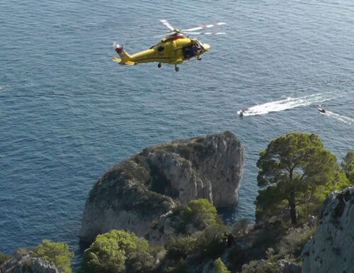 Tragedia a Capri, turista americano cade da un dirupo cercando la villa di Tiberio. Viene ritrovato morto come Simon Gautier
